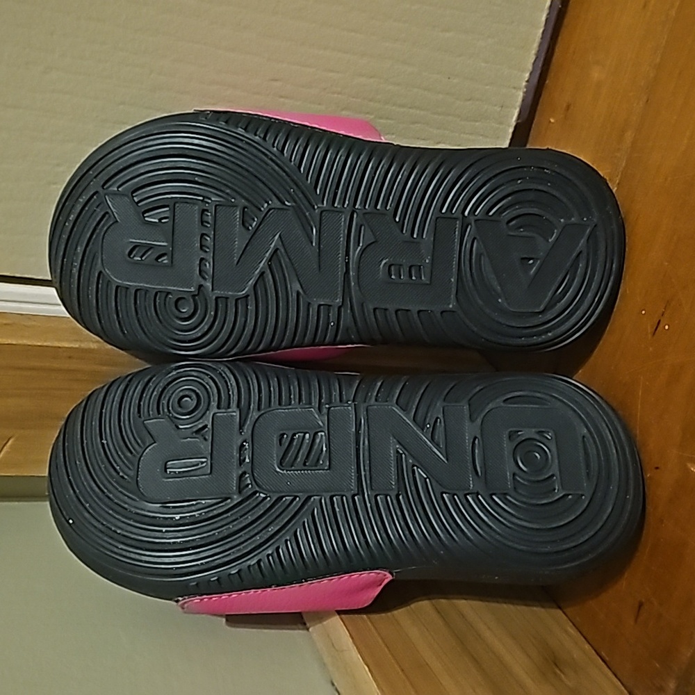 Toddler girls Under Armour pink slide on sandals 👡 - Picture 4 of 5